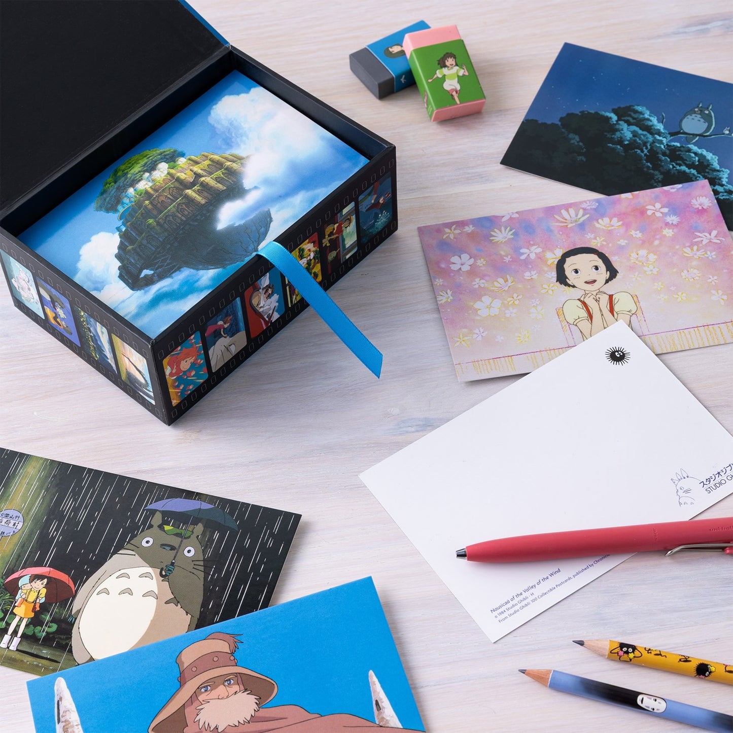 Studio Ghibli: 100 Collectible Postcards : Final Frames from the Feature Films (1984-2014)